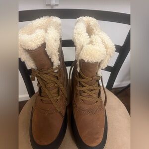 Sorel winter boots! Gently used worn a few times. Keep your feet warm & comfy